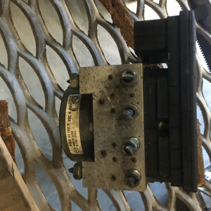 Блок ABS Mazda BM6FJ Axela B45B437A0