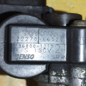 Заслонка дроссельная Toyota 1FZ-FE Land Cruiser FZJ105 '01.1998-08.2002 22210-66100 + 22270-66020 / 136800-1210 ДЕФЕКТ КОРПУСА без датчика положения