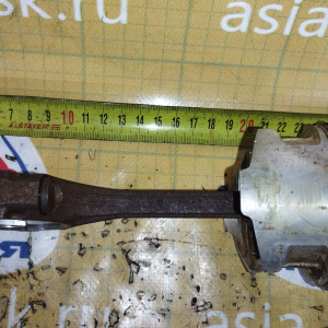 Поршень с шатуном Mitsubishi 4G15 Libero CD2V КАРБ. 12 VALVE ДЕФЕКТ палец не шеыелится жравчина  даметр 18/45 мм длина 100 мм. MD117080 / MD312667