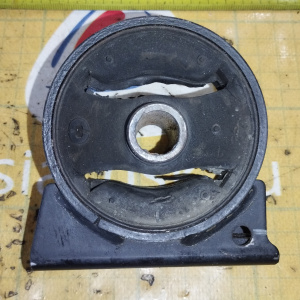 Подушка двигателя Mitsubishi 6B31 Outlander CW6W перед. ДЕФЕКТ F MN184057 / MN184058 / MN101386