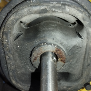 Подушка двигателя Honda K24A CR-V RE3/RE4 низ, косточка ДЕФЕКТ зад, прав н 50890-SWA-A81 (1L0C16)