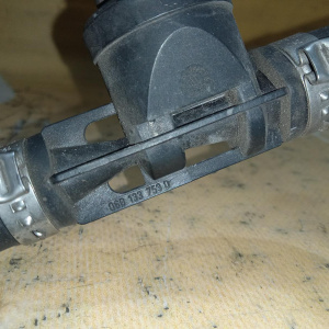 Клапан вентиляции картера Volkswagen 06B133753D Jetta 1K1/1K2 BVY '2006 2.0 FSI с трубкой 1K0612041CT VAG