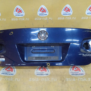 Крышка багажника Volkswagen Jetta 1K2 '2006 без фонарей, царапины 1K5827025AP
