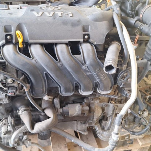 Двигатель Toyota 2NZ-FE-2400591 ПРОБЕГ  52  Т КМ В СБОРЕ С АКПП СТАРТЕР КОСА КОМП Funcargo NCP20-0270970