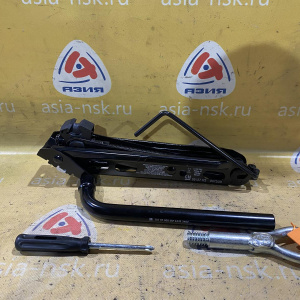 Набор инструмента Opel 09127172 Astra G T98/F35/F48/F69/F75/XM220 '2002 Комплект (крюк, балонник, домкрат, отвёртка)