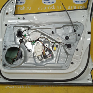 Дверь боковая Volkswagen Tiguan 5N1 '2009 перед, прав в сборе, молдинг (царапины) 5N0831056B