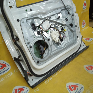 Дверь боковая Volkswagen Tiguan 5N1 '2009 перед, прав в сборе, молдинг (царапины) 5N0831056B