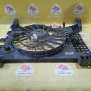 Диффузор радиатора Renault Duster HSA/H79 '2012 214814567R дефект F