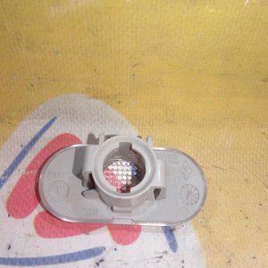 Повторитель в крыло Renault 8200257684 Duster HSA/H79 '2012