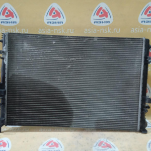 Радиатор охлаждения Renault HSA/H79 Duster '2012 сломано нижнее крепление 214100598R