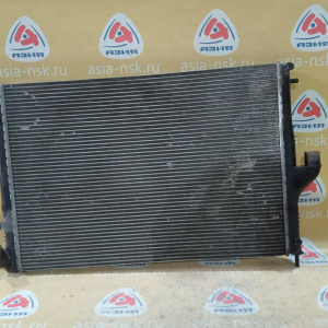 Радиатор охлаждения Renault HSA/H79 Duster '2012 сломано нижнее крепление 214100598R