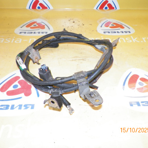 Тросик Ручника Subaru VM4 Levorg зад, прав Дефект фишки.
