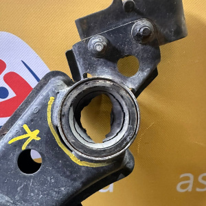 Балка Nissan TNU30 Presage/Bassara '1998-2001 R 4WD Под чугунный редуктор дефект сайлентблока