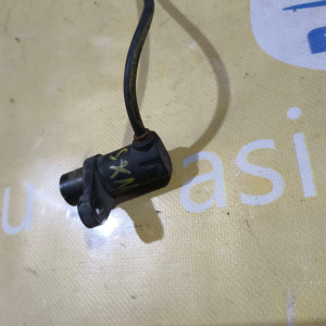 Датчик ABS Toyota Nadia SXN15/ACN15 зад, прав 8954544020