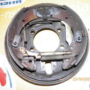 Колодки тормозные Honda Fit GA5/GA6 drum. В сборе с пружинками. зад, прав