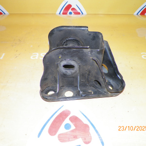 Крепление рычага Nissan 2WD=4WD Serena C24 зад, прав спереди на продольный рычаг (под болт эксцентик)