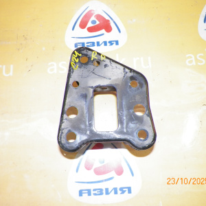 Крепление рычага Nissan 2WD=4WD Serena C24 зад, прав спереди на продольный рычаг (под болт эксцентик)