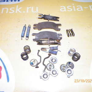 Механизм разводки колодок Toyota GX90/LX90/SX90/GX100/LX100/SX100/JZX100/GX150/JZX151 Chaser/Cresta/Crown/Mark II Для колодок ручника. Комплект. R