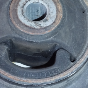 Подушка двигателя Nissan MR20 Dualis/Qashqai J10/C26/B16 зад. низ. дефект R ( AV-89343 ) 11360JD000 / 11360JD00A