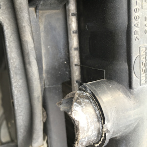 Ноускат Nissan Bluebird Sylphy G10 QG '2000-2003 a/t дефект патрубка радиатора ф.1666