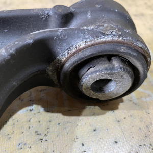 Рычаг Maserati M139/MQP Quattroporte '2004 зад, прав н Деф 1 сайлентблока,