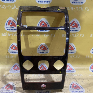 консоль магнитофона Maserati 67305400 Quattroporte M139/MQP '2004 Сколы,