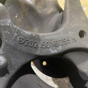 Ступица Mercedes W202/W208 CLK-Class '2001 перед, прав голая A2023300120