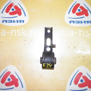 Подушка редуктора Nissan Caravan/Homy ARME24/ARMGE24/CRMGE24/CWMGE24/KRME24/KRMGE24/VRMGE24/VWMGE24 4WD Переднего редуктора. Верхняя. F в 54710-20N00