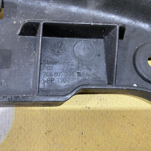 Крепление бампера Volkswagen Touareg 7LA/7L6 Направляющий профиль зад, прав 7L6807394B