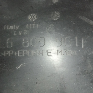 Подкрылок Volkswagen Touareg 7LA '2006 перед, лев 7L6809961F