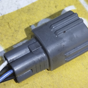 Разъём лямбда-зонда / кислородного датчика Toyota 90980-11027 1ZZ/5E/3S/4S/5S/3SZ/K3/3Y/7K/2AZ/1MZ/1G/1JZ/2JZ 4 конт.( 2 напровляющие сбоку и 2 снизу 