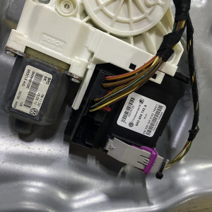 Дверь боковая Volkswagen Tiguan 5N1 '2011 перед, лев LC9X в сборе