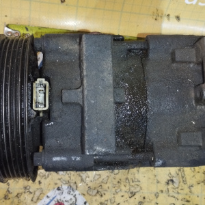 Компрессор кондиционера Mazda YF Tribute EPEW ДЕФЕКТ ШКИВ КРИВОЙ YL8H-19D629 / EC016145Z