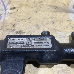 Топливная рейка Hyundai J3 Terracan HP/EF/FL/UP/GQ '2002 Kia Carnival 2.9L CRDi Euro 3 с датчиком 315004X500