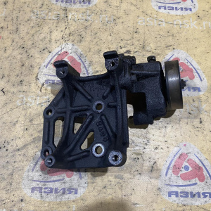 Крепление компрессора кондиционера Kia J3 Carnival FL/UP/GQ '2001 2.9L CRDi с нятяжителем 0K55215810B