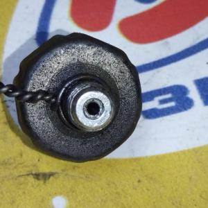 Датчик давления масла Toyota 83530-30060 / 83530-60030 Mark II LX90/J78/LJ95/LJ120/LJ150/FZJ80 2L/3L/5L/1FZ/1HD/1HZ/ разъём железный круглый ( МАЛЕНЬК