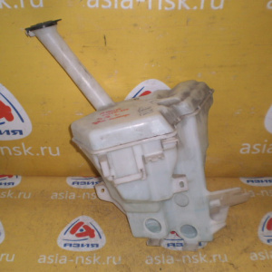 Бачок омывателя Toyota NHP10 Aqua (под 2 мотора)