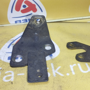 Крепление ТНВД Mazda WLTE Bongo Friendee SGLR эл. ТНВД R WLA113V03 ( C12-15 )