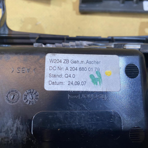 Консоль центральная Mercedes A2046803407 C-Class W204 '2007 732+808 Комплект с пепельницей A2046800179 и под климат A2046803607 (дефекты)