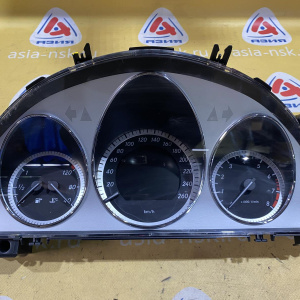 Панель приборов Mercedes C-Class W204 M271DE18EVO '2010 260 km/h A2049008200
