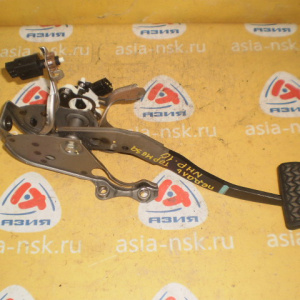 Педаль стояночного тормоза Toyota Aqua NHP10