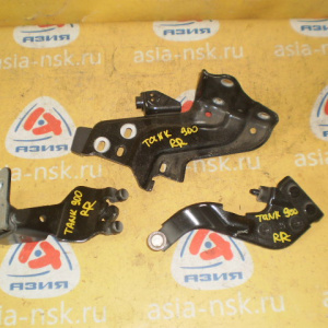 Ролик двери Toyota Tank M900A зад, прав (3 части)