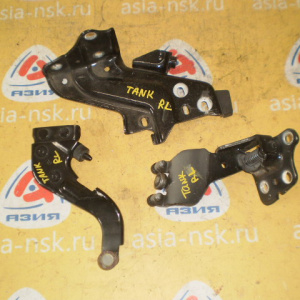 Ролик двери Toyota Tank M900A зад, лев (3 части)