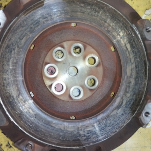 Маховик Mitsubishi 4G63 RVR N23W m/t С УГЛУБЛЕНИЕМ 7 болтов, + корзина DOHC ДЕФЕКТ ТРЕЩИНЫ 63D4K