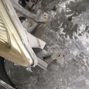 Ноускат Toyota Corolla Spacio NZE121 дефект крепления L фары ф.13-84