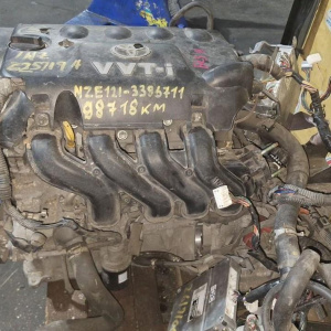 Двигатель Toyota 1NZ-FE-C257194 МЕХ ДРОСЕЛЬ БЕЗ КОНДЕРА ГЕНЕРАТОРА И ГУР Corolla NZE124 '2001-