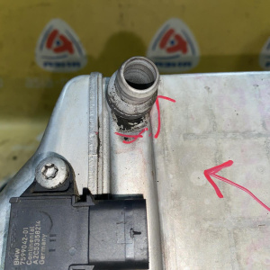 Интеркулер BMW E70 X5 N63B44A '2012 R С датчиком 13717575406