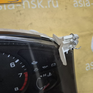 Панель приборов Nissan Bluebird U14 ДЕФЕКТ КРЕПЛЕНИЯ И СТЕКЛА 3J103