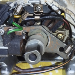 Корпус трамблера / Датчик коленвала TOYOTA 4A 5A 7A 2 эл. магнита в нижней части + 1 сверху( 4+2 конт. трамблёр )