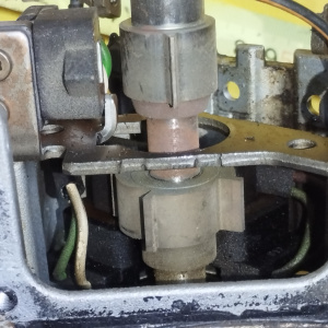 Корпус трамблера / Датчик коленвала TOYOTA 4A 5A 7A 2 эл. магнита в нижней части + 1 сверху( 4+2 конт. трамблёр )